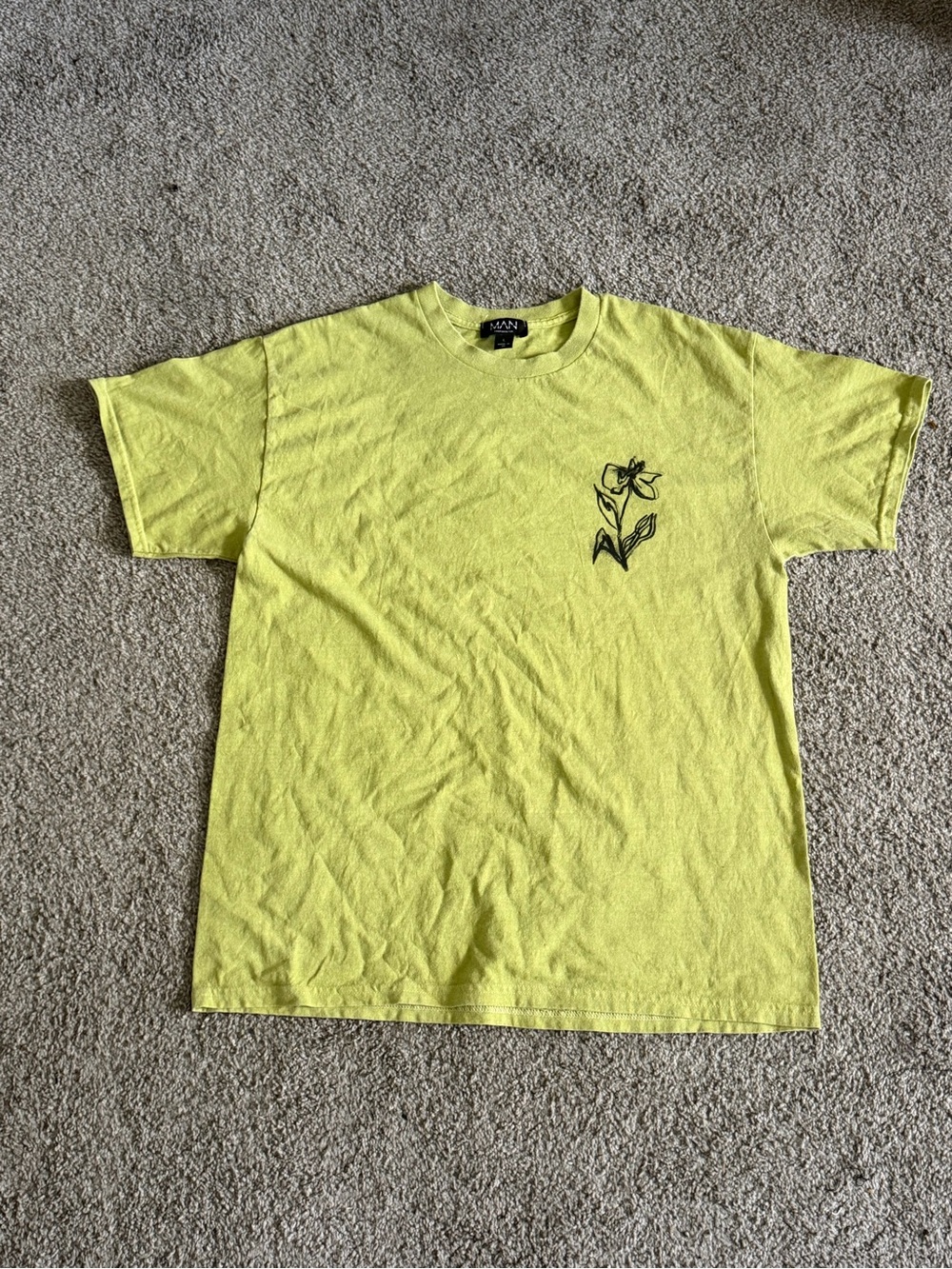 Boohoo Mens Yellow Short-Sleeve Tee with Black Floral Chest Graphic
